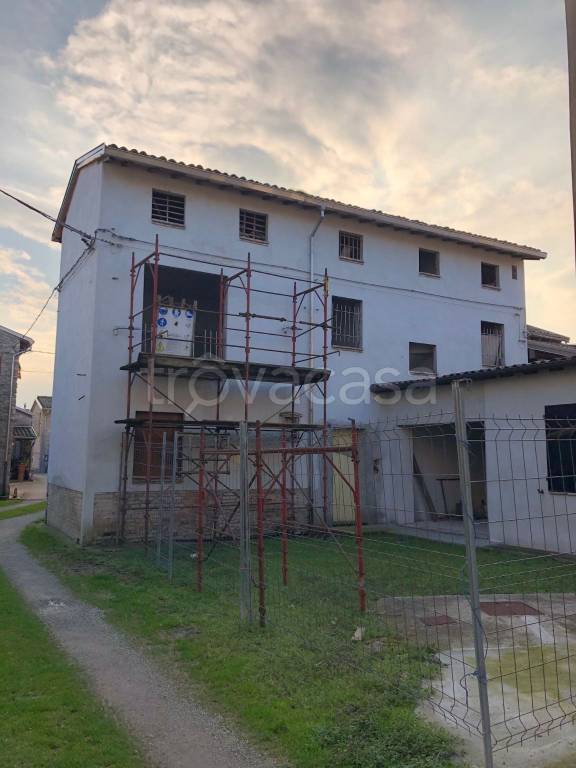Casa Indipendente in vendita a Parma via Case Vecchie, 16