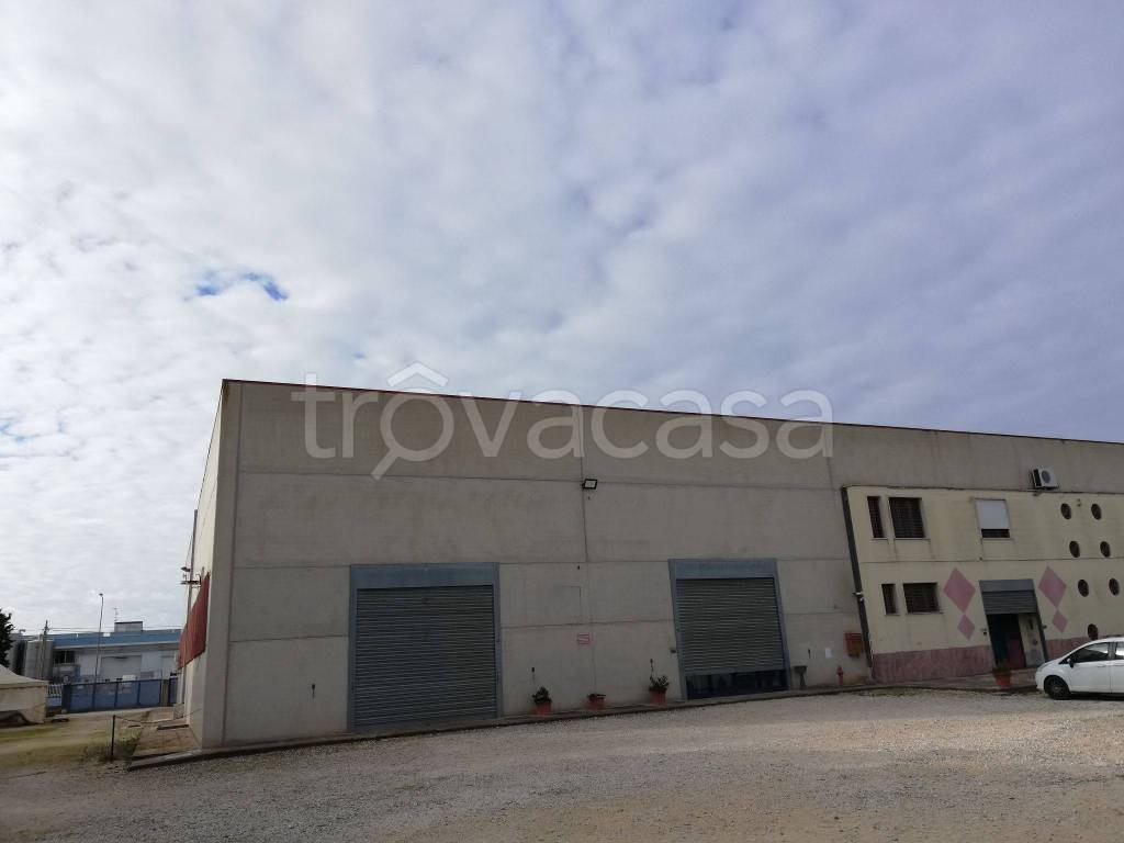 Capannone Industriale in in vendita da privato a Gioia del Colle via Cristoforo Castellaneta