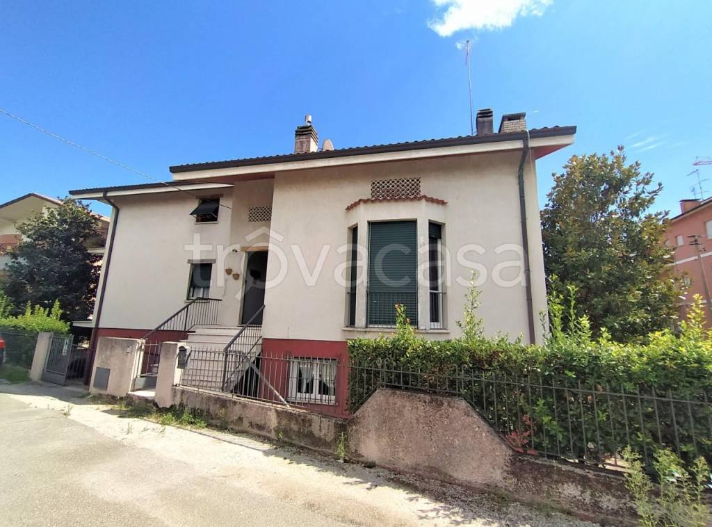 Villa in vendita a Fano via riccardo zandonai, 4