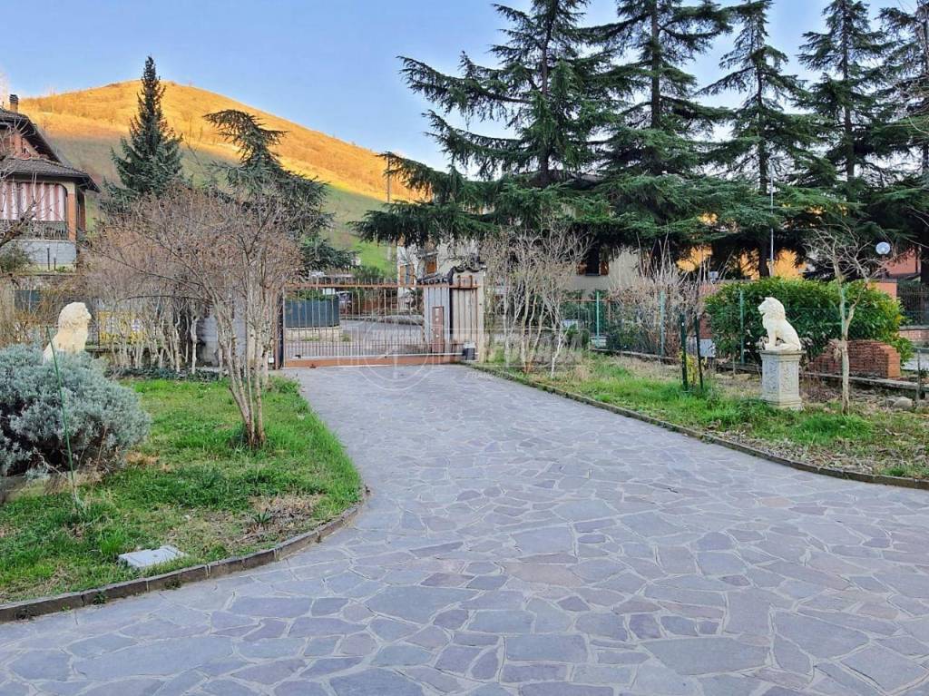 Villa in vendita a Ozzano dell'Emilia via Idice