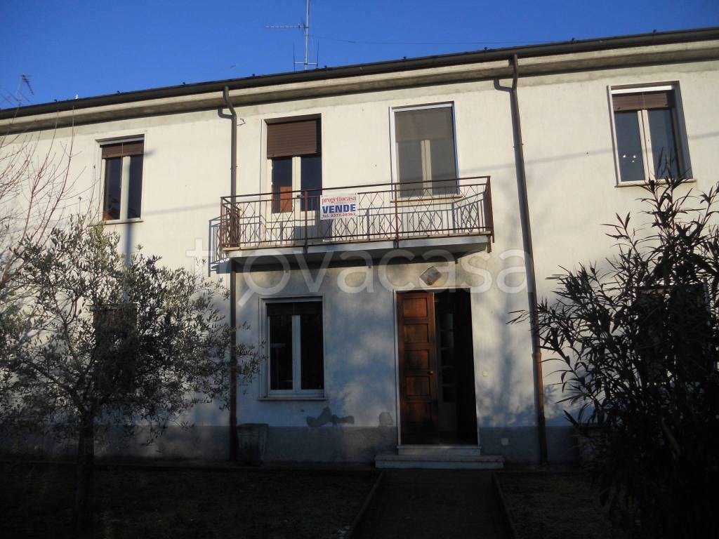 Casa Indipendente in vendita a Cremona via Spinadesco