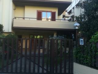 Villa bifamiliare in in vendita da privato a frosinone via delle fosse ardeatine, 8