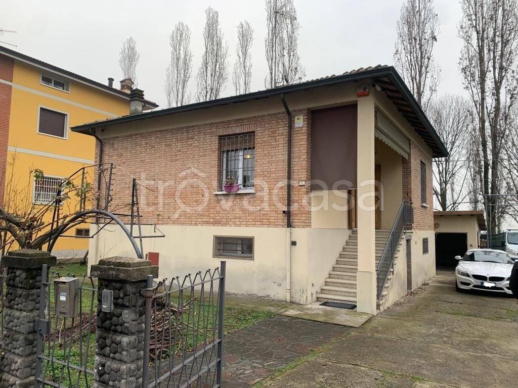 Villa in in vendita da privato a Reggio nell'Emilia via Ottavio Lavagna, 11