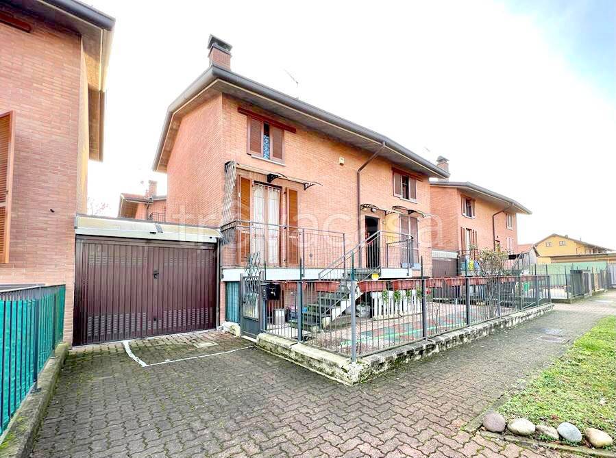 Villa a Schiera in vendita a Lonate Ceppino