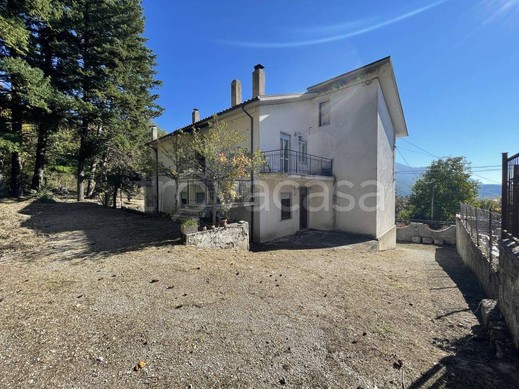 Villa in vendita a Fiamignano via Santa Lucia