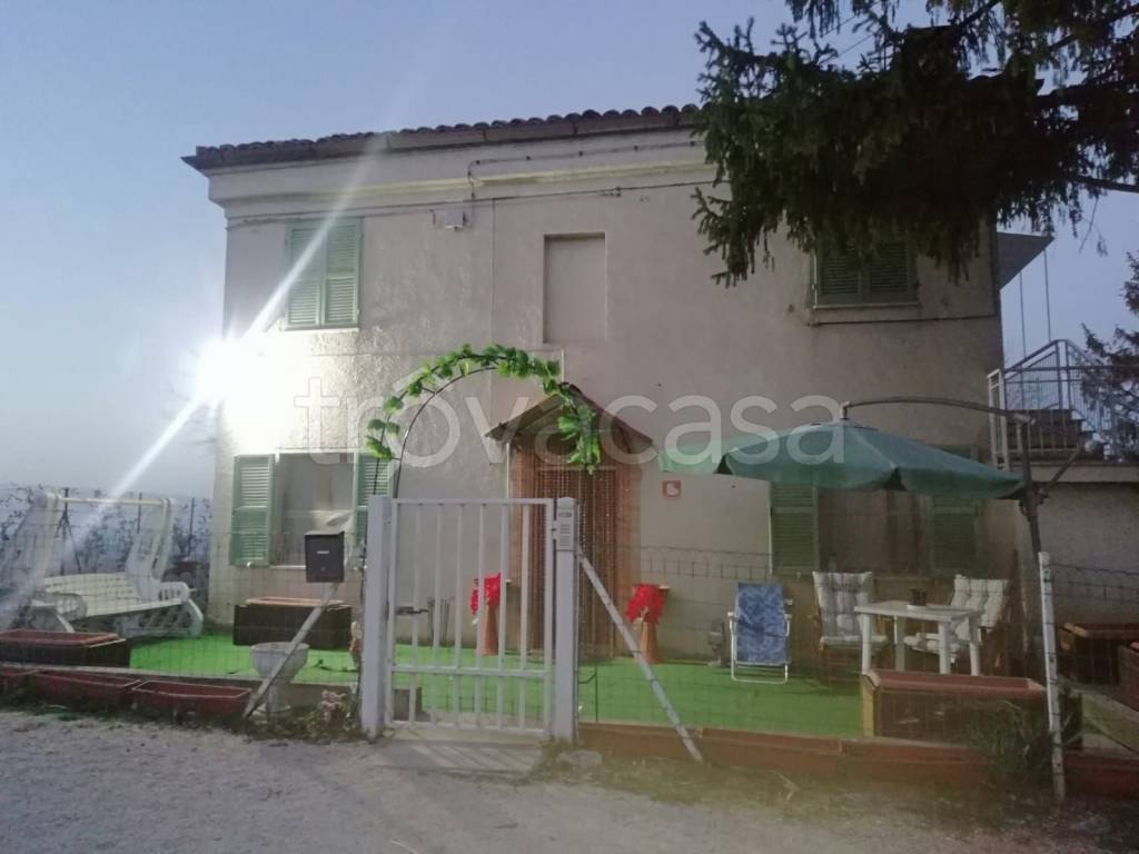 Villa Bifamiliare in in vendita da privato a Montegiorgio contrada Montone, 29