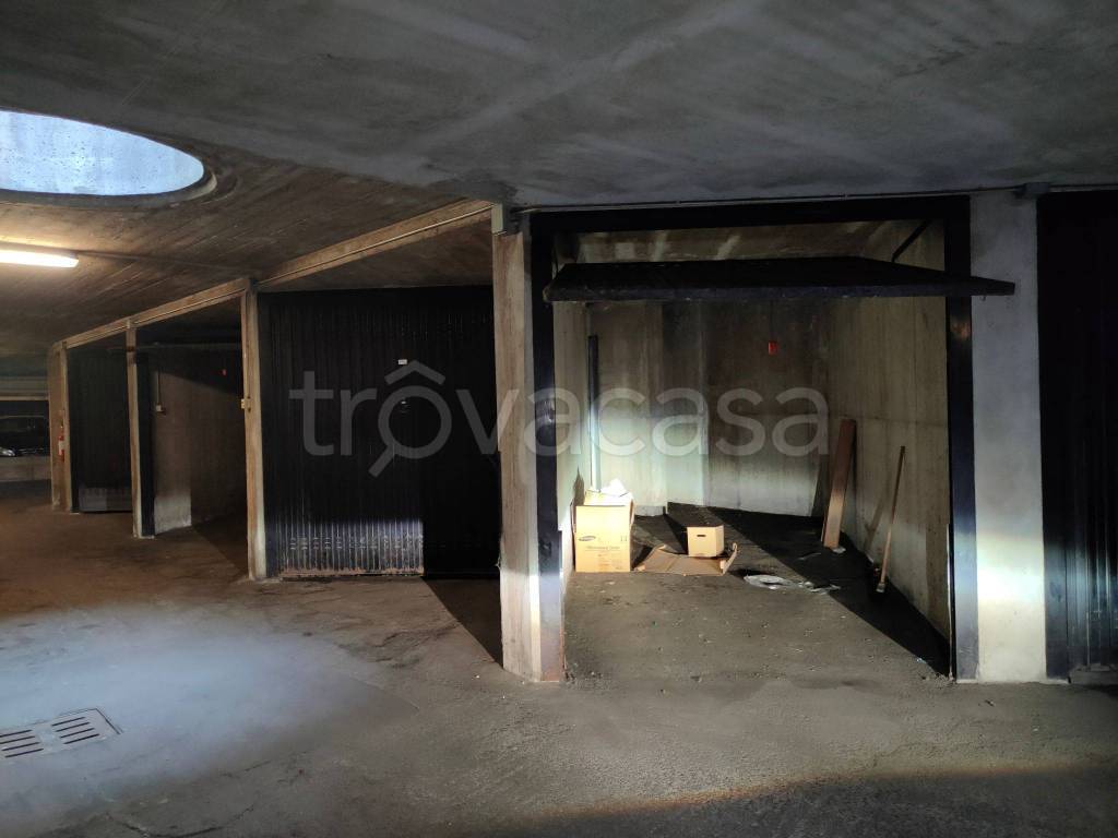 Garage in vendita ad Alzano Lombardo via Antonio Locatelli