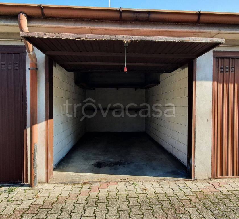 Garage in vendita a Casalpusterlengo via Filippo Turati