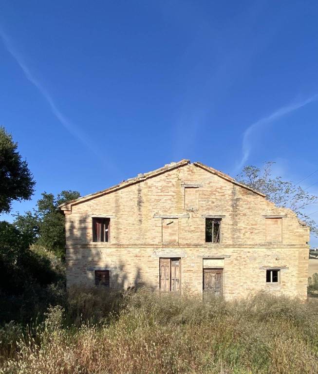 Colonica in in vendita da privato a Montefano contrada Paganuccia, 49