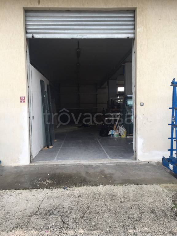Capannone Industriale in in vendita da privato a Matera contrada La Vaglia, 36