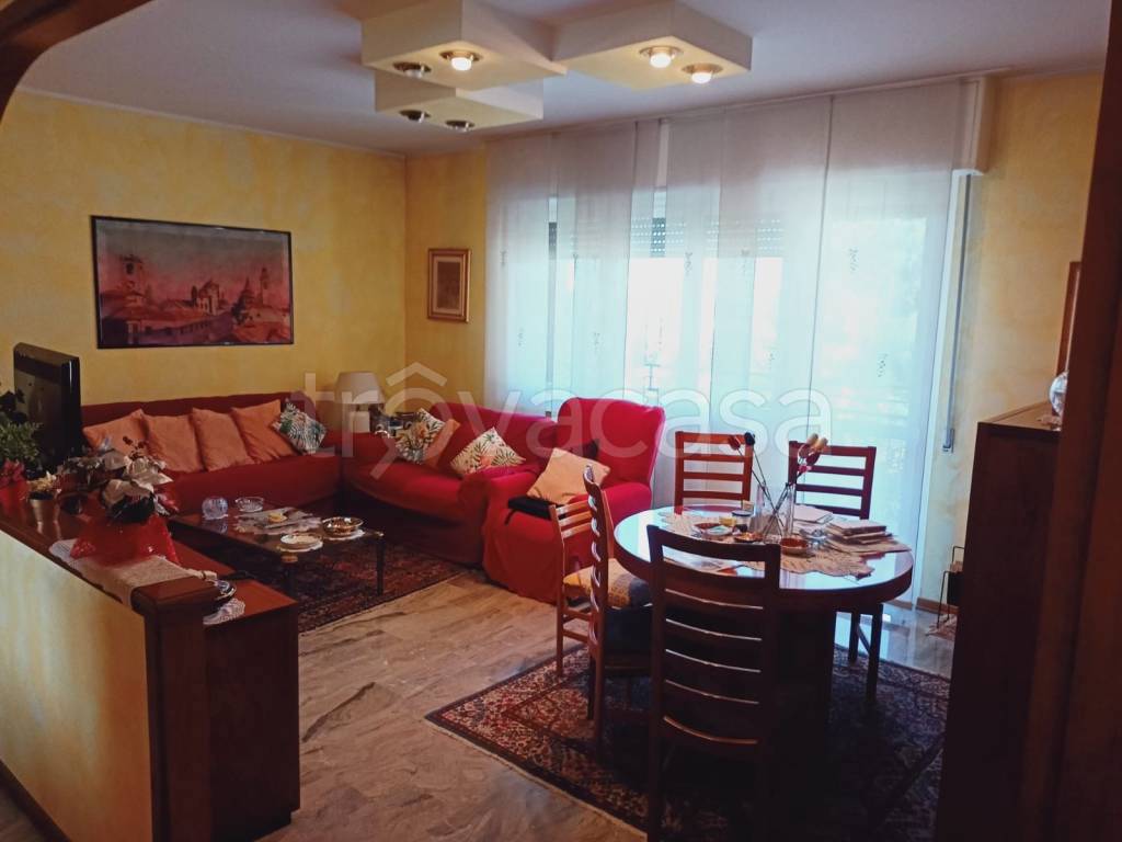 Appartamento in in vendita da privato a Bonate Sotto via Vittorio Veneto, 57
