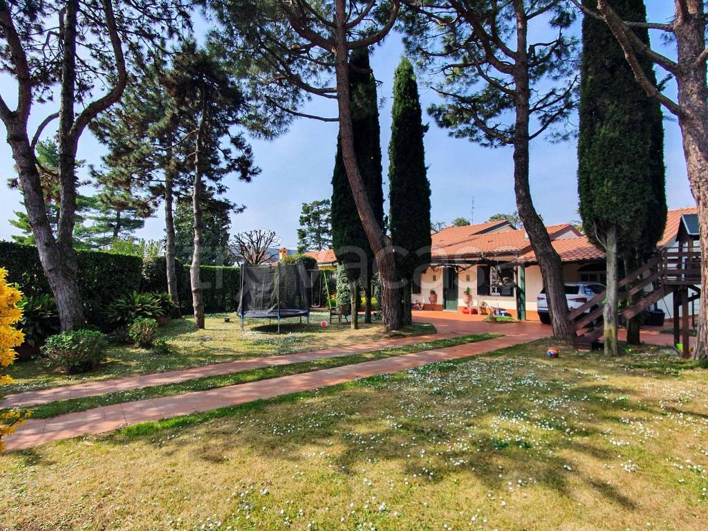 Villa in in vendita da privato a Osio Sotto via Leonardo da Vinci, 3