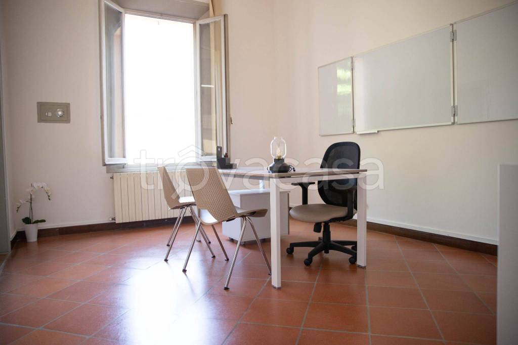 Ufficio in in affitto da privato a Cento corso del Guercino, 74