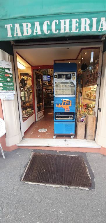 Tabaccheria in vendita a Genova via Trento