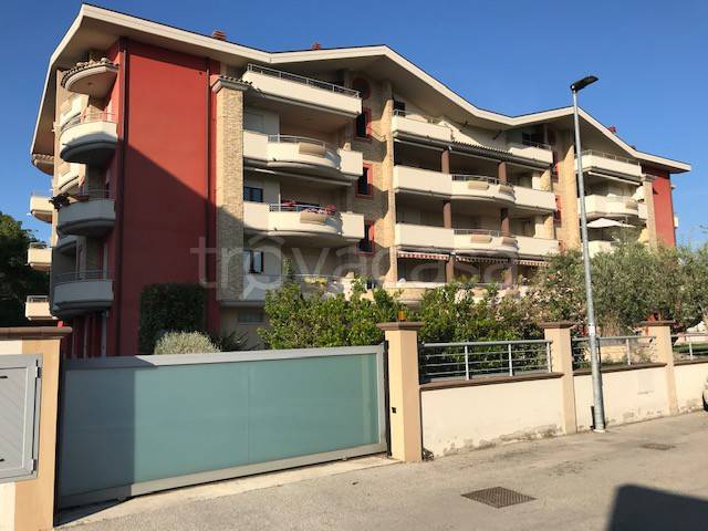 Appartamento in vendita a Montesilvano via Garonna, 8