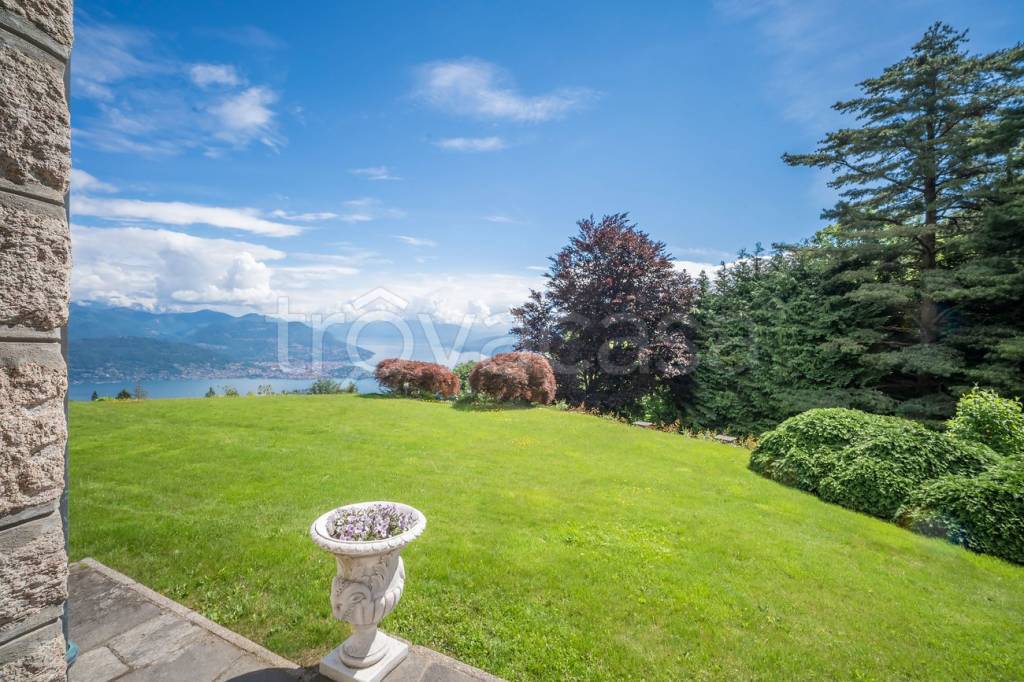 Villa in vendita a Stresa frazione Alpino
