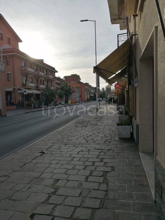Agenzia Viaggi e Turismo in affitto a San Bartolomeo al Mare via Aurelia