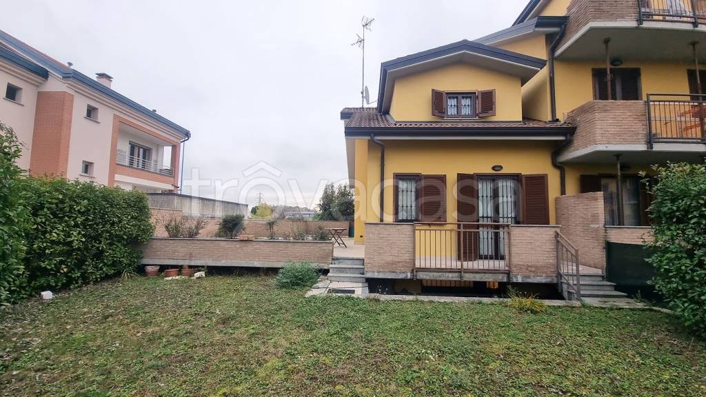 Villa a Schiera in vendita a Sulbiate via Giuseppe Ungaretti