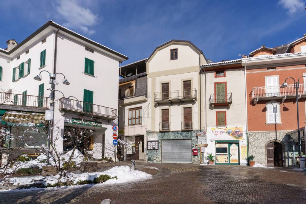 Casa Indipendente in vendita a Barzio piazza Giuseppe Garibaldi