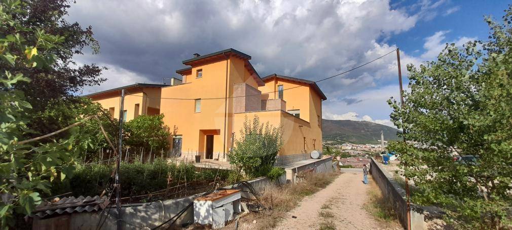 Villa Bifamiliare in vendita a L'Aquila via Colle dei Grilli