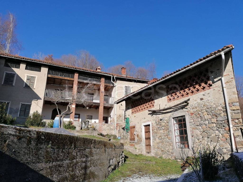 Colonica in in vendita da privato a Borgosesia frazione Lovario, 48