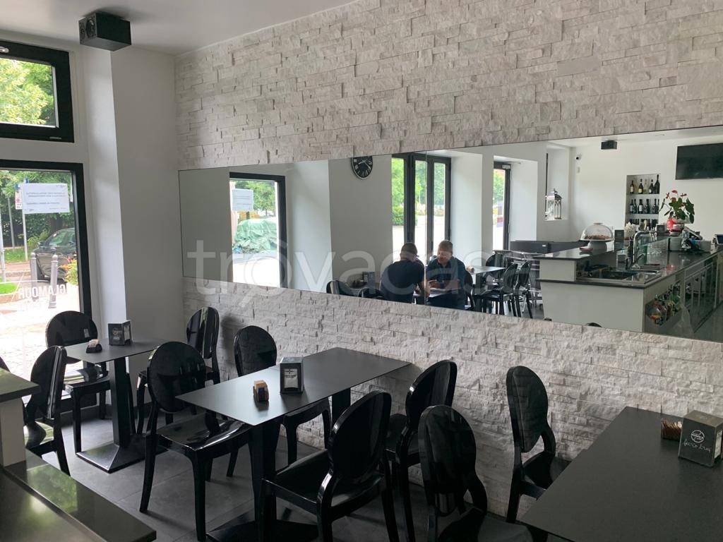 Bar in in vendita da privato a Vimodrone via Sant'Ambrogio, 24