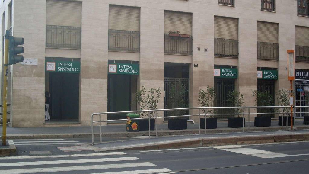 Filiale Bancaria in vendita a Milano viale Bligny 52