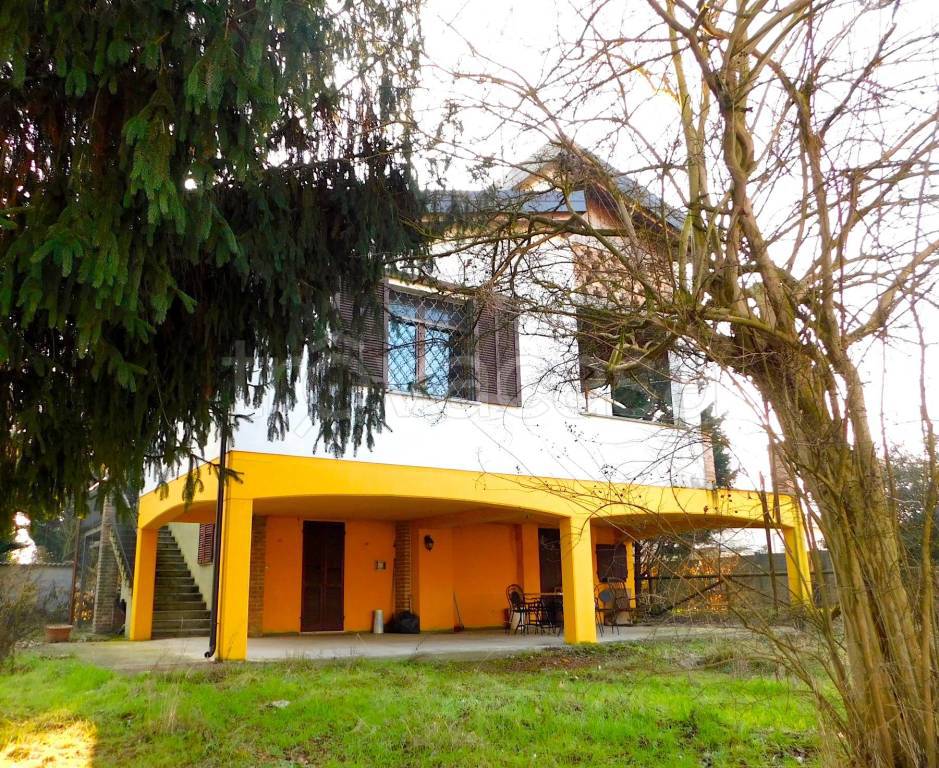 Villa in vendita a Sannazzaro de' Burgondi via Roma, 35