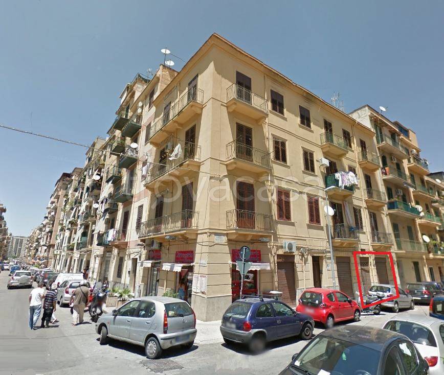 Negozio in vendita a Palermo via Amerigo Vespucci, 25