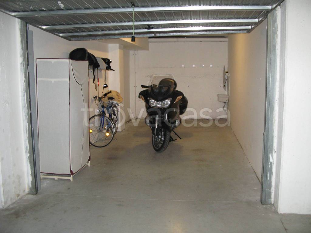 Garage in vendita a Pescara via Monte Petroso, 4