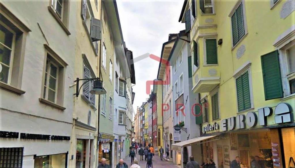 Negozio in affitto a Bolzano galleria Europa
