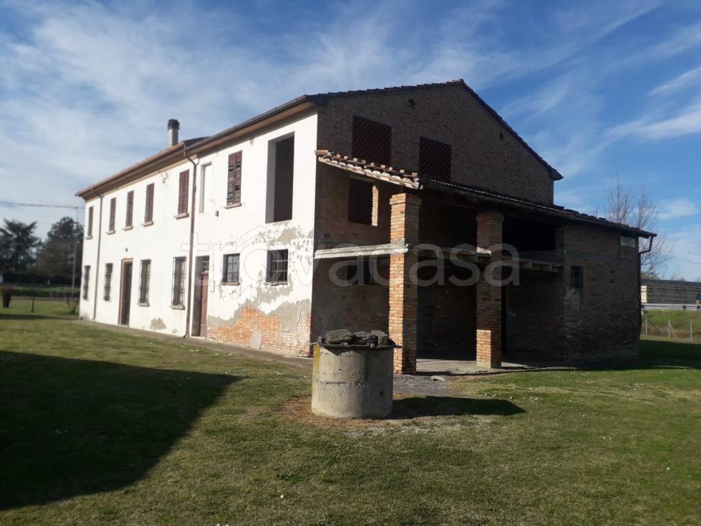 Casale in in vendita da privato a Bagnacavallo via Canale Destra Superiore, 1