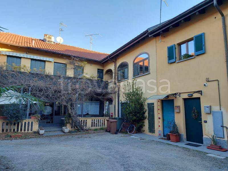 Appartamento in vendita a Travedona-Monate via Roma