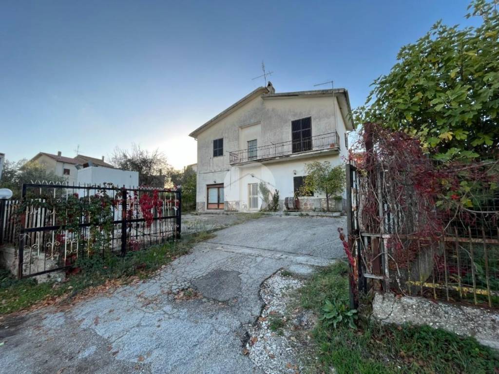 Casale in vendita a Calvi dell'Umbria frazione s. Maria Della Neve, 30