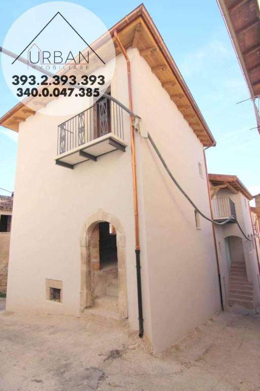 Casa Indipendente in vendita a L'Aquila via Vico Castellano, 3