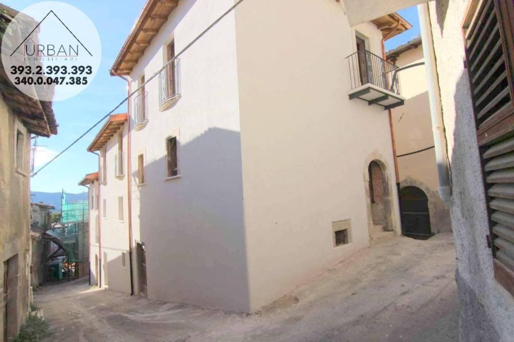 Casa Indipendente in vendita a L'Aquila via Vico Castellano, 3