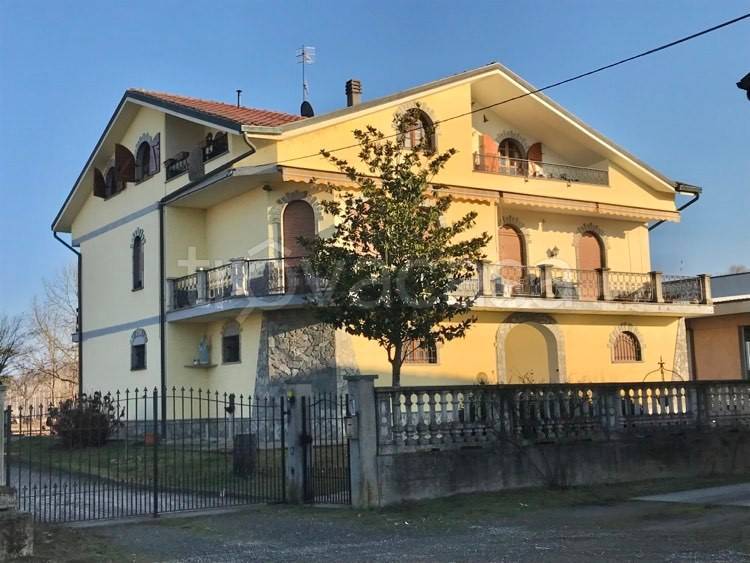 Villa Bifamiliare in vendita a Incisa Scapaccino regione Prata