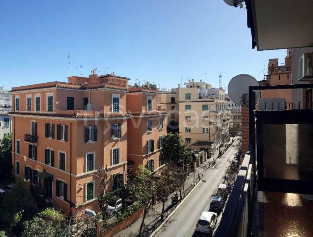 Appartamento in vendita a Roma via Eleonora Duse