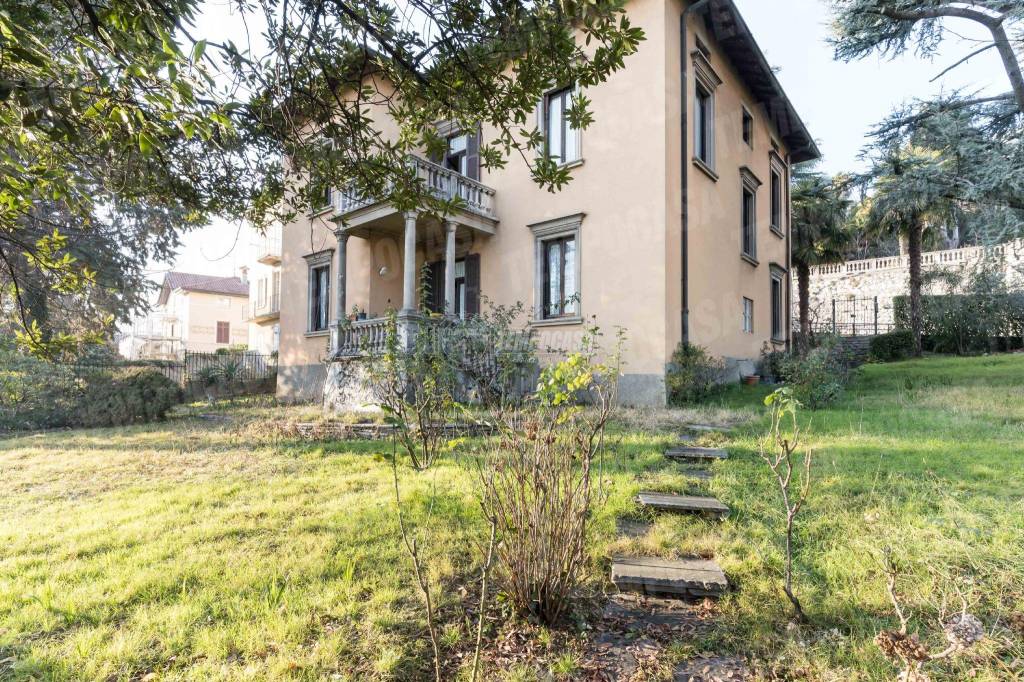 Villa in vendita ad Alzano Lombardo via Provinciale 65
