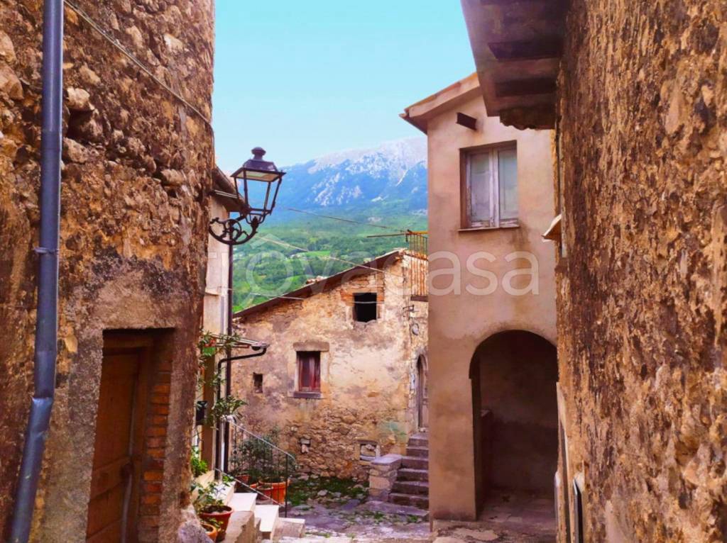 Casale in vendita a Caramanico Terme via Giovan Battista Castrucci