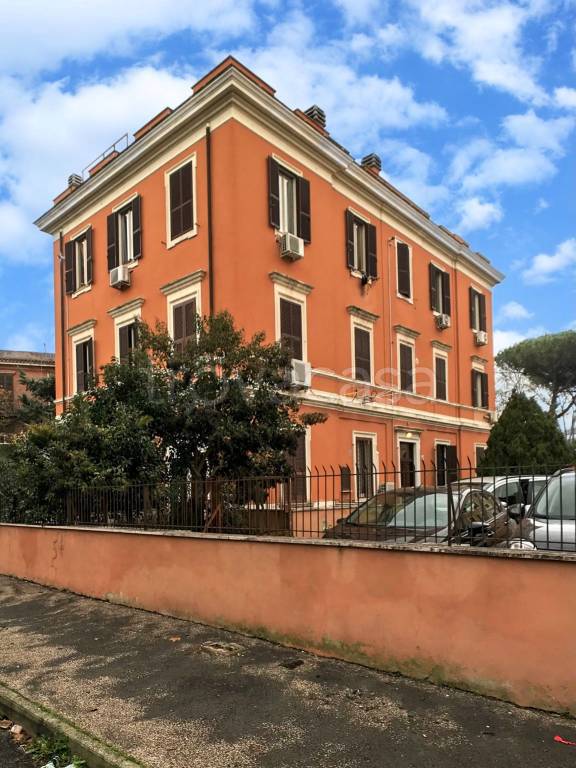 Appartamento in vendita a Roma via di Prato Falcone