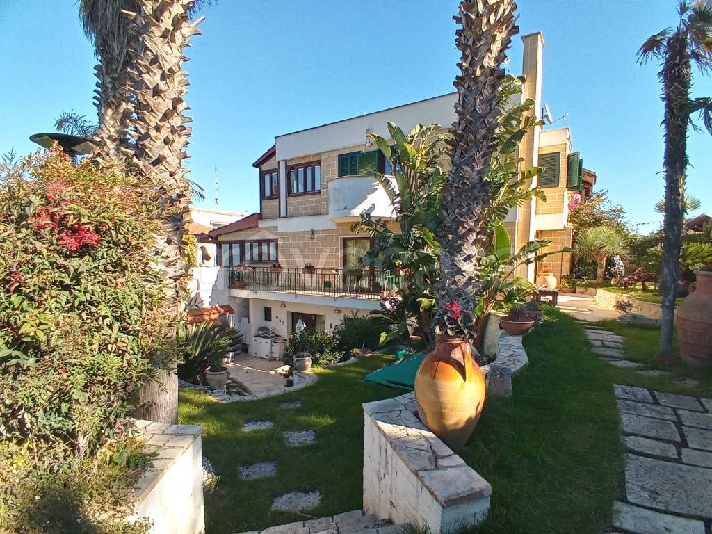 Villa Bifamiliare in vendita a Valenzano via Bari