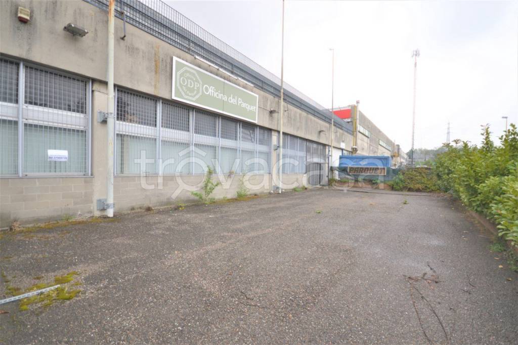 Capannone Industriale in vendita a Como via Giovanni Garrè, 1B