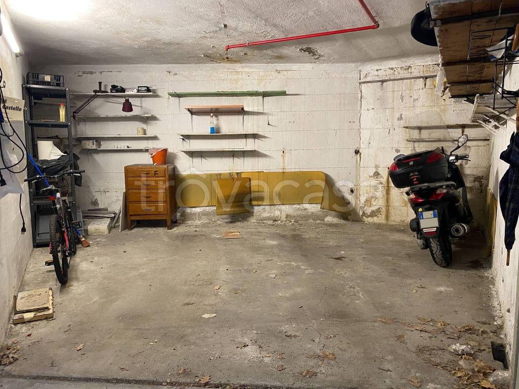 Garage in vendita a Savona corso Viglienzoni, 1