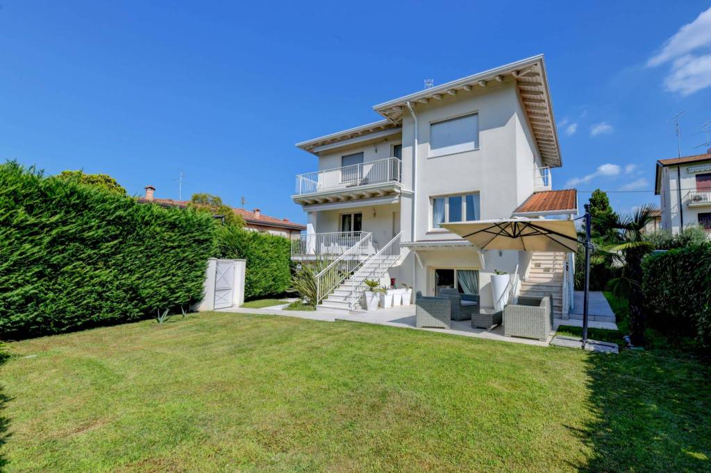 Villa in vendita a Desenzano del Garda