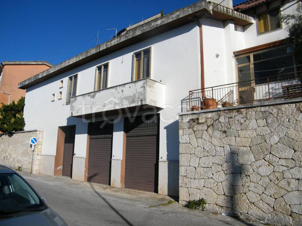 Villa Bifamiliare in vendita ad Alatri via Circonvallazione Portadini