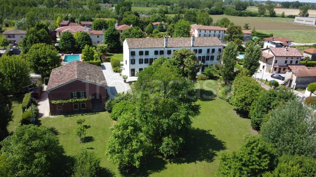 Villa in vendita a Pasiano di Pordenone via Chiesa di Azzanello
