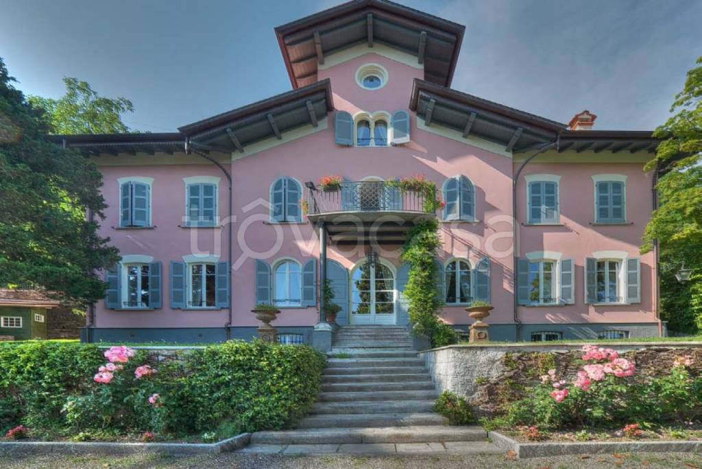 Villa Bifamiliare in vendita a Verbania