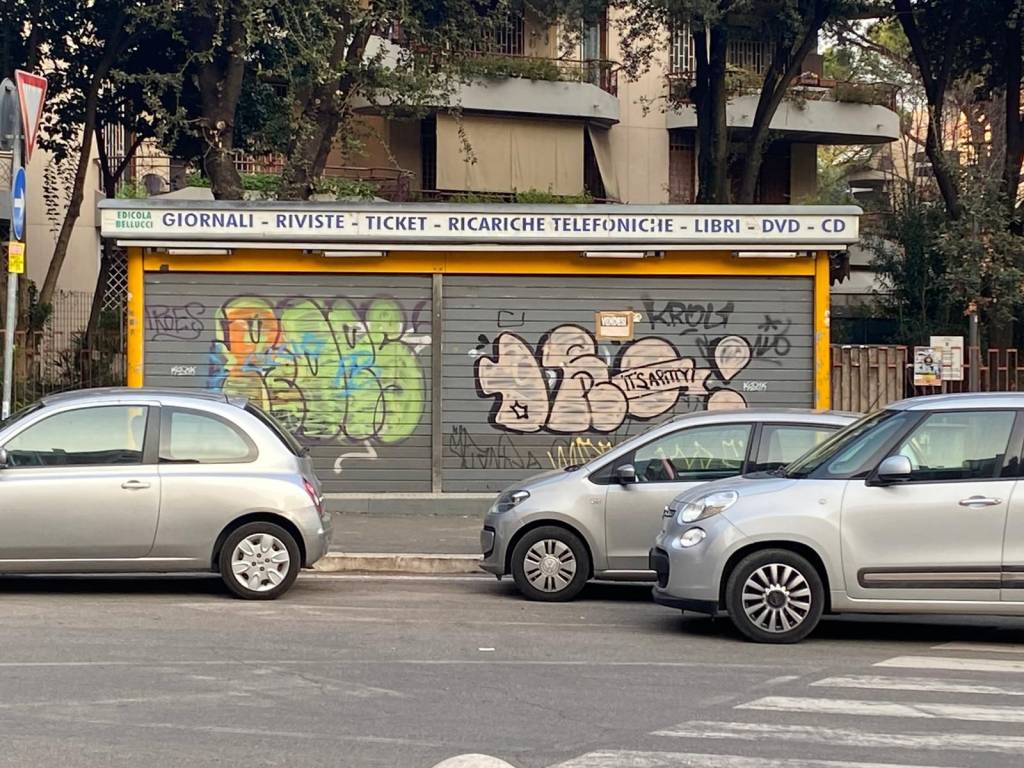 Edicola in vendita a Roma via di Grotta Perfetta