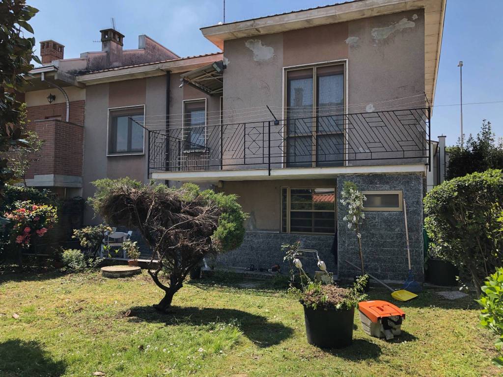 Villa in vendita a Vigevano via San Giovanni